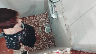 Vends-ta-culotte - Voyeur - Française Tatouée sous frosty Douche - Holly.Kinky